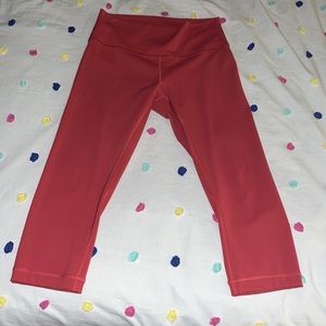 Cropped pink Lulu Lemon leggings